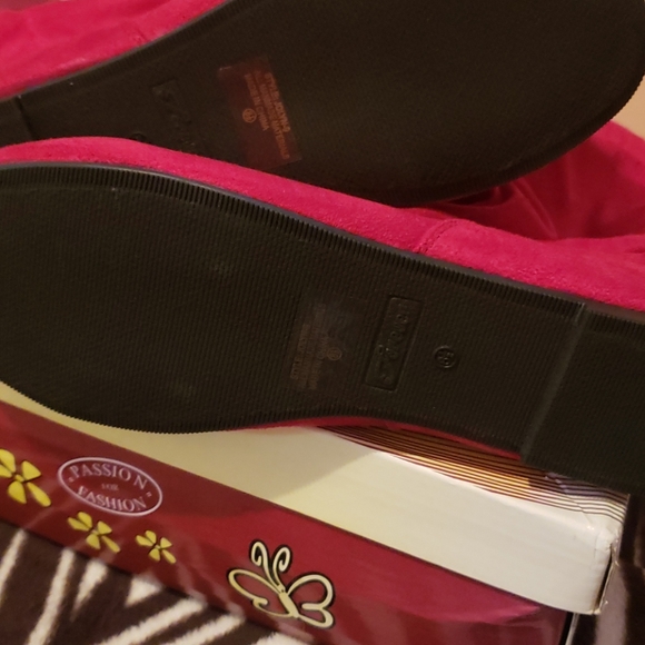 Red ankle boots, suede - Picture 3 of 5